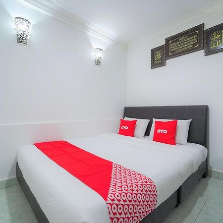 Oyo 89850 Mutiara Motel Kuah Kültér fotó
