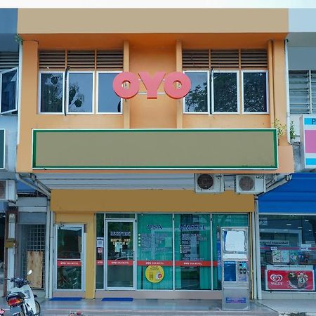 Oyo 89850 Mutiara Motel Kuah Kültér fotó
