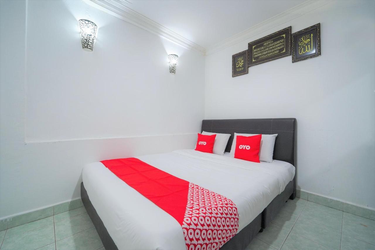 Oyo 89850 Mutiara Motel Kuah Kültér fotó