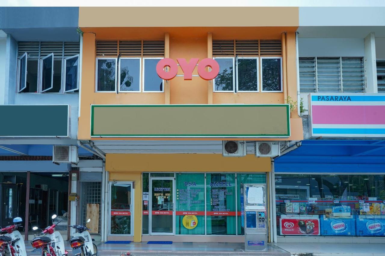 Oyo 89850 Mutiara Motel Kuah Kültér fotó