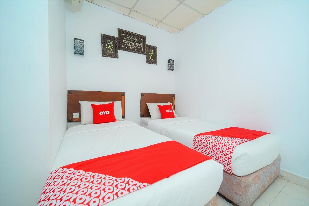 Oyo 89850 Mutiara Motel Kuah Kültér fotó