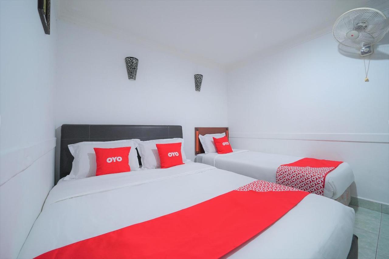 Oyo 89850 Mutiara Motel Kuah Kültér fotó