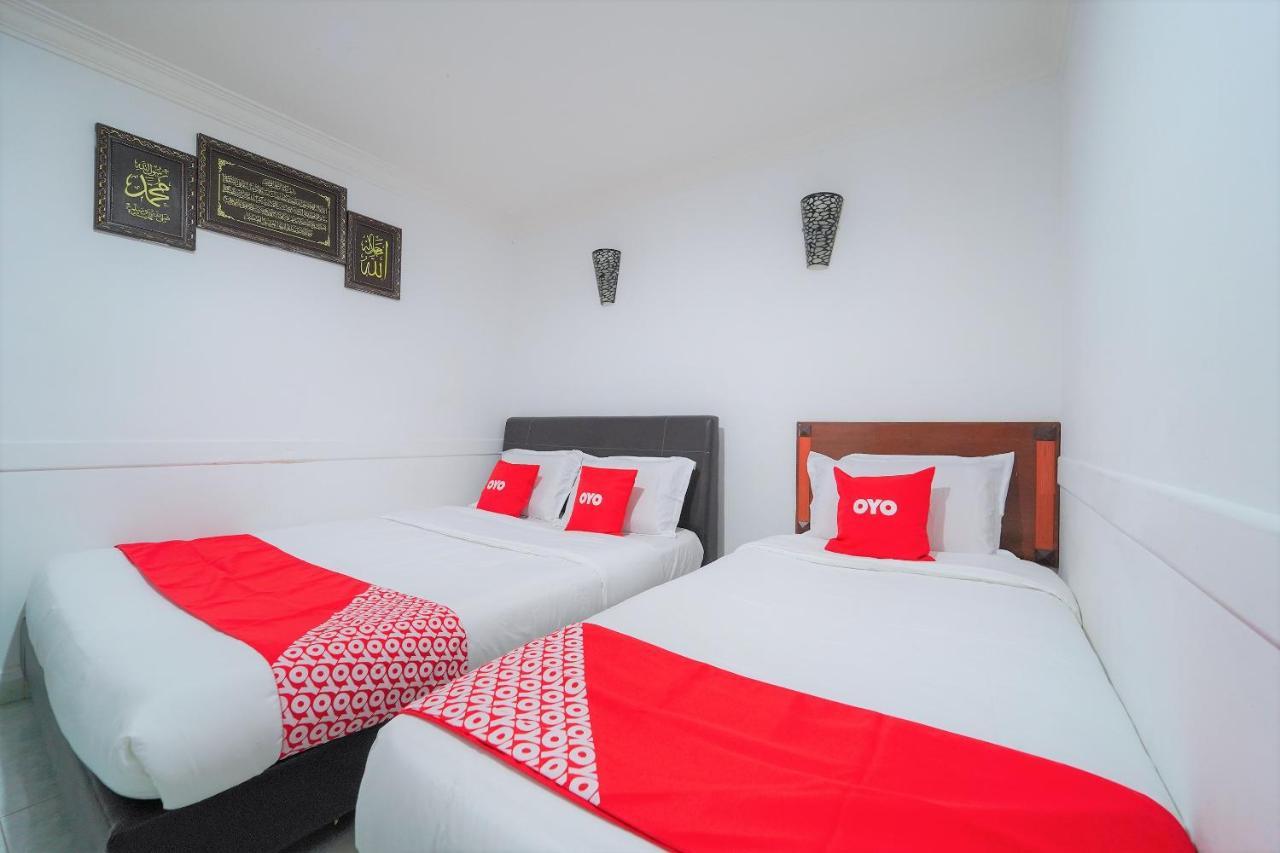 Oyo 89850 Mutiara Motel Kuah Kültér fotó