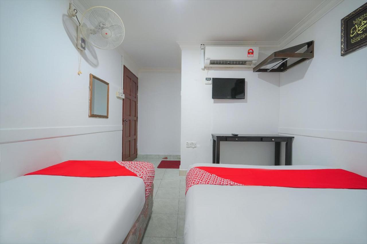 Oyo 89850 Mutiara Motel Kuah Kültér fotó