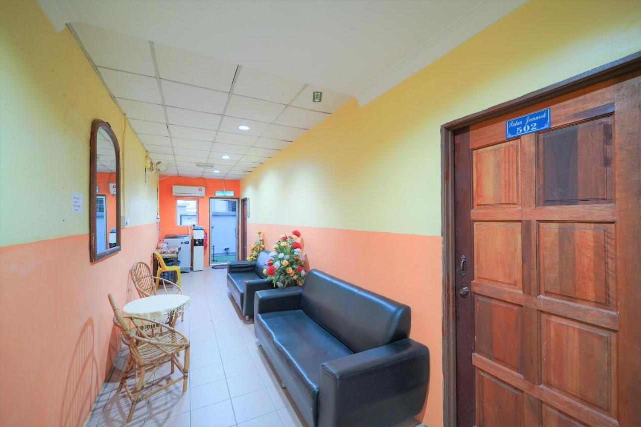 Oyo 89850 Mutiara Motel Kuah Kültér fotó