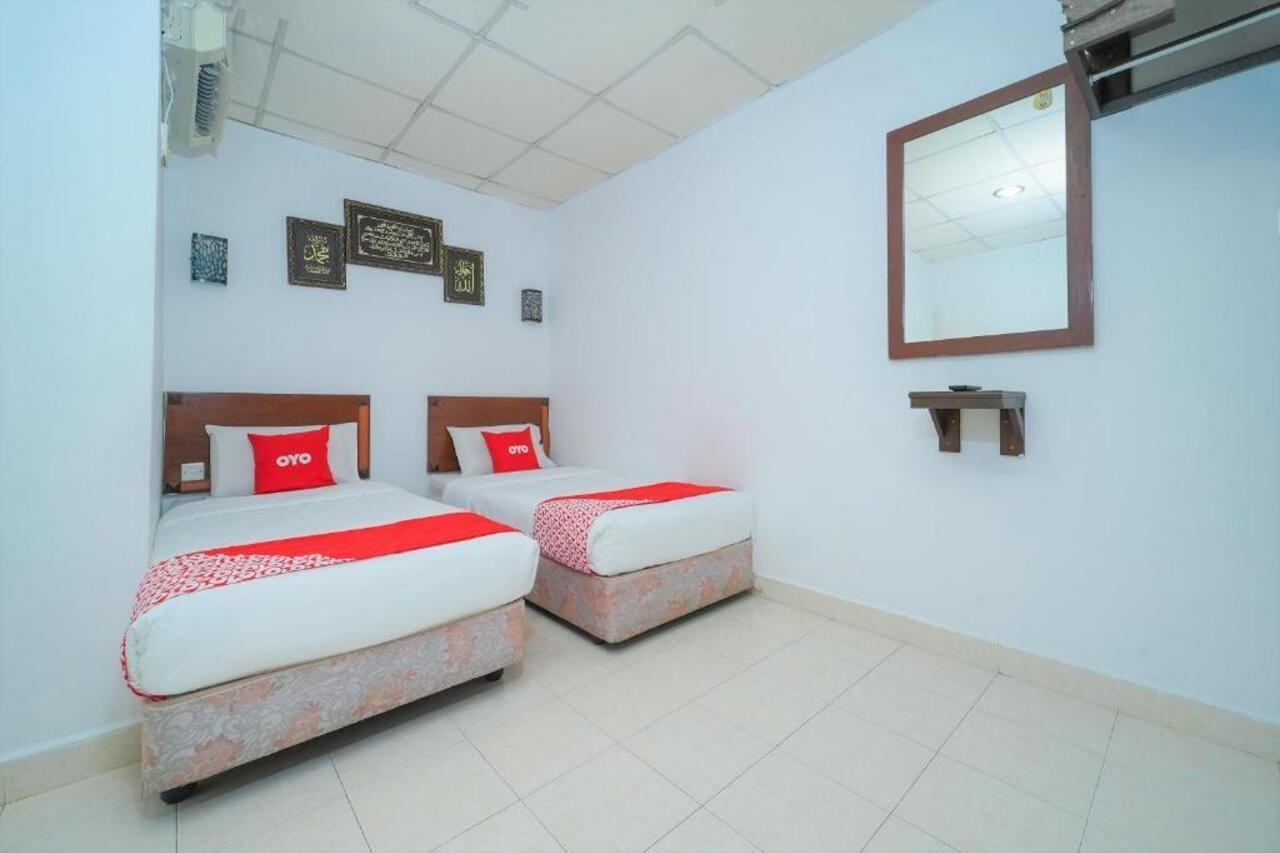 Oyo 89850 Mutiara Motel Kuah Kültér fotó
